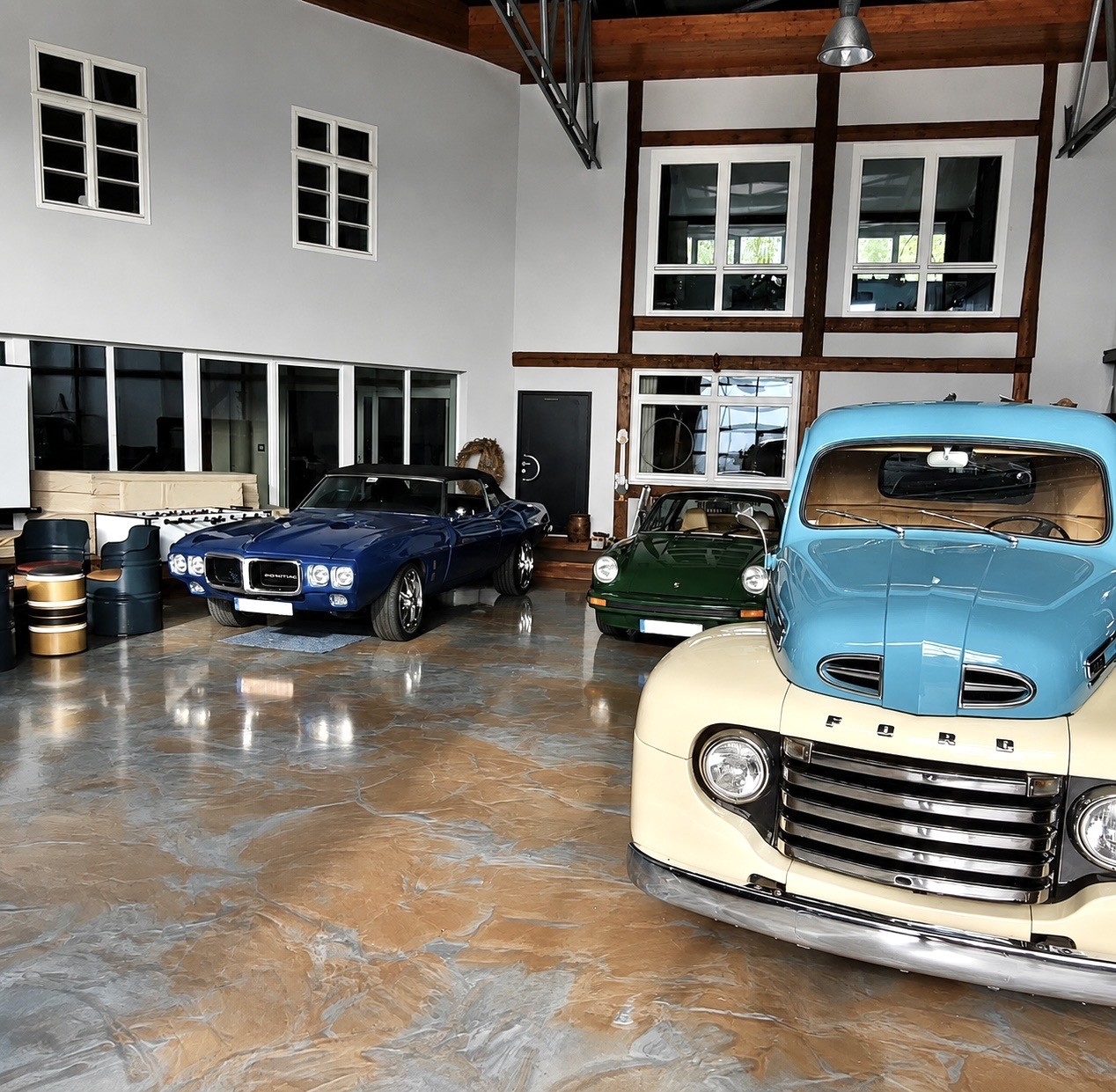 Residential garage epoxy floor coating
